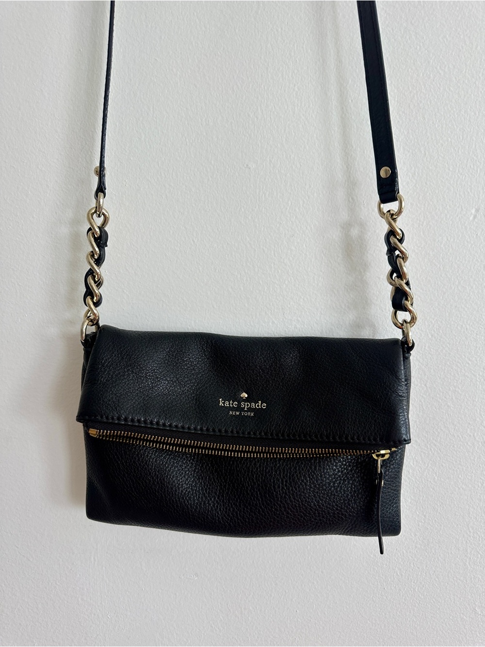 kate spade black leather crossbody with gold chain strap
